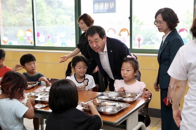 이재영 증평군수, 학교급식 현장 방문 (증평군)