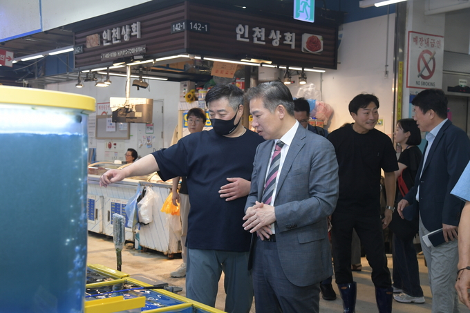 28일 권오상 식약처 차장 가락시장 방문 (식품의약품안전처 제공)