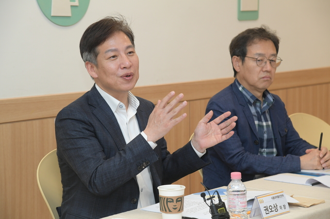 3일 권오상 식품의약품안전처 차장은 서울시 구로구 이마트를 방문해 수산물 안전관리 현황을 점검했다. (식품의약품안전처 제공)