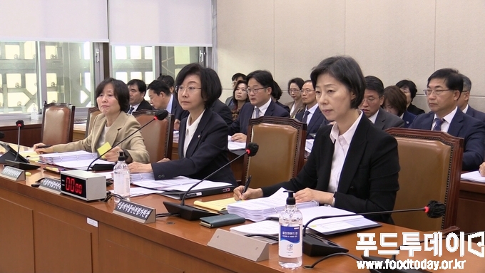 국회 보건복자위원회 식품의약품안전처 및 산하기관 국정감사