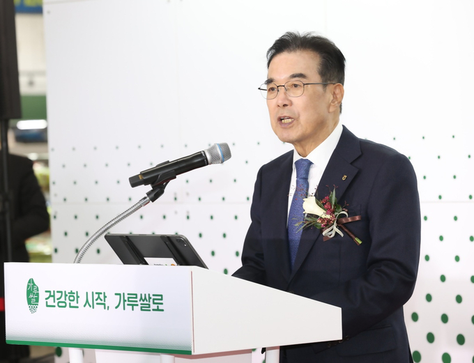 22일 양재 하나로마트에서 진행된 '2023 가루쌀 제품 판매 기획전' 기념행사장에서 이성희 농협중앙회장이 환영사를 하고 있다.
