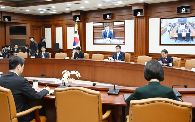 16일 최상목 부총리 주재 비상경제장관회의 겸 물가관계장관회의 (기획재정부 제공)