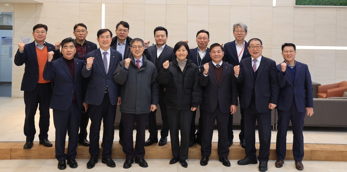 17일 송미령 농림축산식품부 장관, 설 명절 성수기 축산물 수급 및 가격 상황 점검 (농림축산식품부 제공)