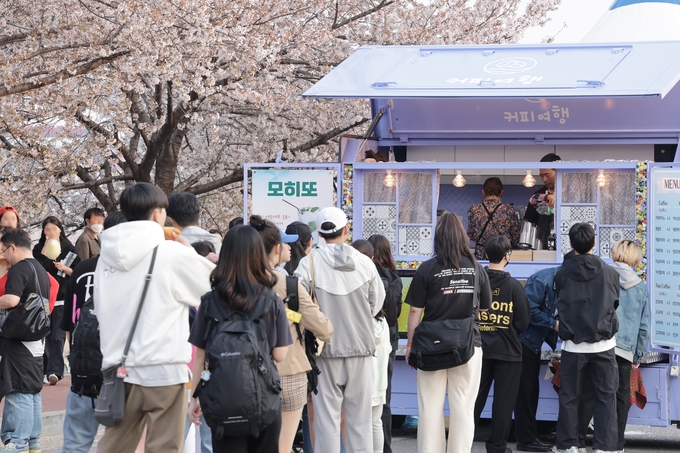 벚꽃과 함께하는 푸드트럭 축제 (청주시)