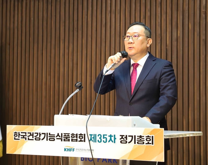 22일 열린 ‘한국건강기능식품협회 제 35차 정기총회’에서 정명수 협회장이 인사말을 전하고 있다.