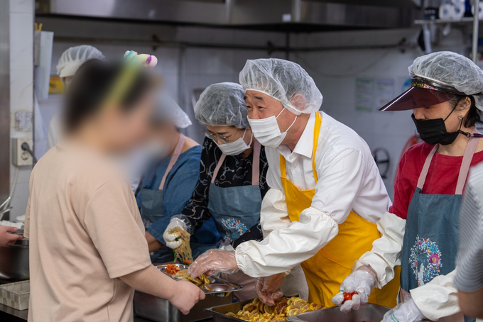 이재영증평군수 장애인복지관 배식봉사 (증평군)