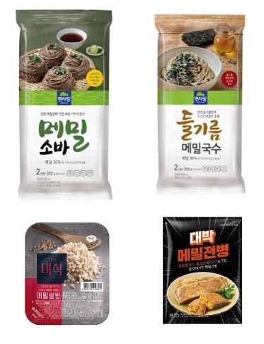 사진 설명: (좌측부터 시계방향) 면사랑 ‘메밀소바’, 면사랑 ‘들기름 메밀국수’, 신세계푸드 ‘대박 메밀전병’, 하림 ‘더미식 메밀쌀밥’ (사진제공=각 사)
