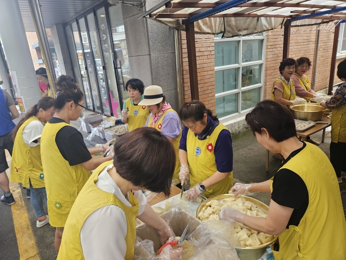 한국자유총연맹 괴산군지회, 6.25 전쟁음식 체험행사 (괴산군)