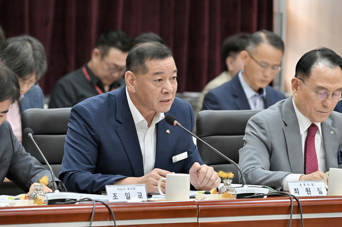 최원철 시장은 이날 충남도청 대회의실에서 열린 제6회 충청남도 지방정부회의에서 "대한민국 밤 산업의 신시장 개척으로 침체된 밤 산업의 경쟁력을 강화하기 위해 ‘2028 국제밤산업박람회’를 추진하고 있다"고 말했다. (공주시)