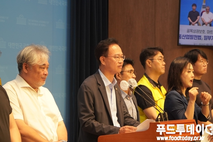 송재봉 의원, 유통산업발전법 일부개정안 법안발의 기자회견 (사진 = 송재봉 의원실 제공)