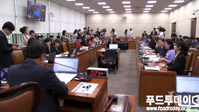 국회 보건복지위원회 전체회의