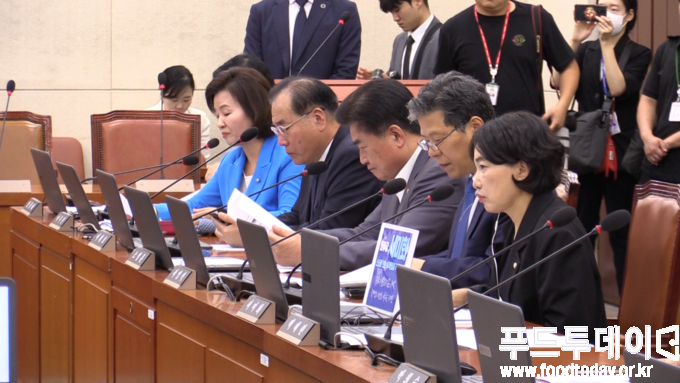 국회 보건복지위원회 전체회의