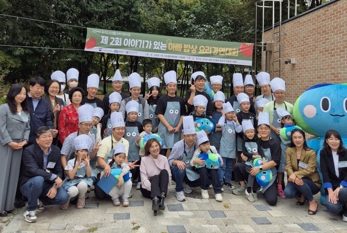 GAP 바로알기, 퀴즈풀기, 돌림판을 이용한 GAP농산물 선물증정, 어린이들의 동심을 자극하는 GAP 풍선등의 나눔 행사 (제8기 자발적 학습공동체 영양교사 초록밥상팀 제공)