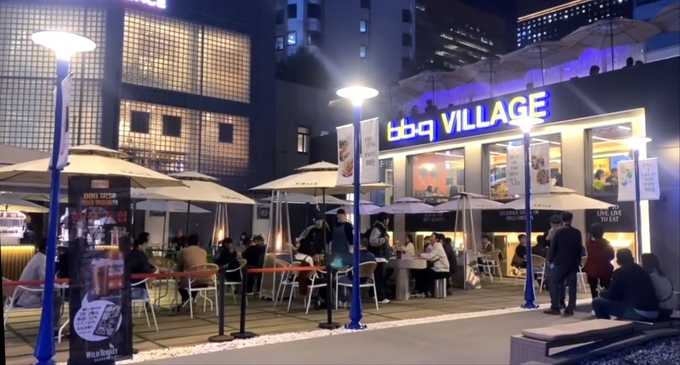 하이볼과 치킨, 위스키 등 새로운 조합을 즐길 수 있는 프로모션 (제너시스BBQ 제공)