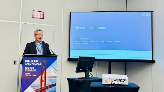 미국 샌프란시스코 'Biotech Showcase 2025'에서 연구결과를 발표중인 현대ADM 김택성 대표. (제공= 현대바이오)