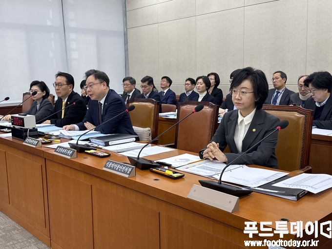 국회 보건복지위원회 전체회의