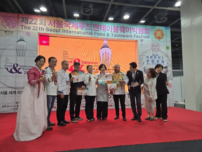 11일 서울 서초구 aT센터에서 열린 ‘제22회 서울국제푸드앤테이블웨어박람회&월드푸드올림픽’에서서울시장상을 수상한 최진희.