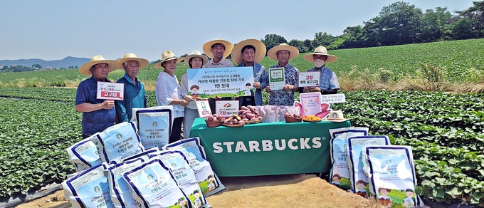 스타벅스 코리아, 고창군 고구마농가에 친환경 퇴비기부 (고창군)