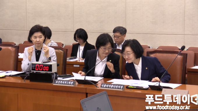 국회 보건복지위원회 전체회의