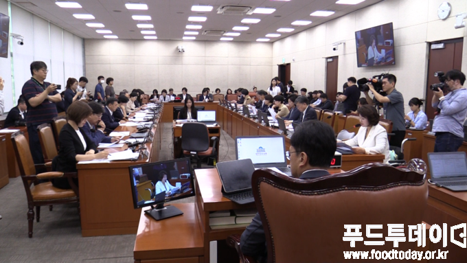 국회 보건복지위원회 전체회의