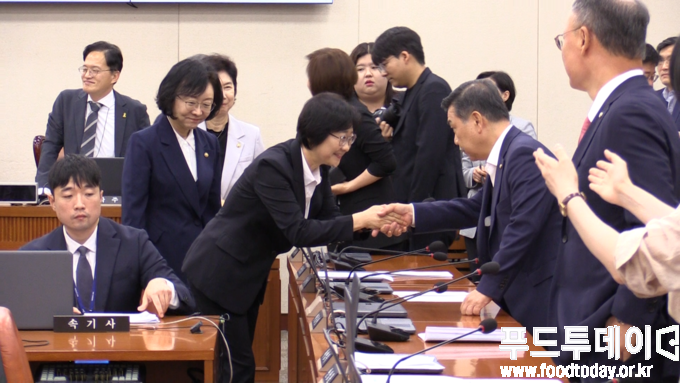 국회 보건복지위원회 전체회의