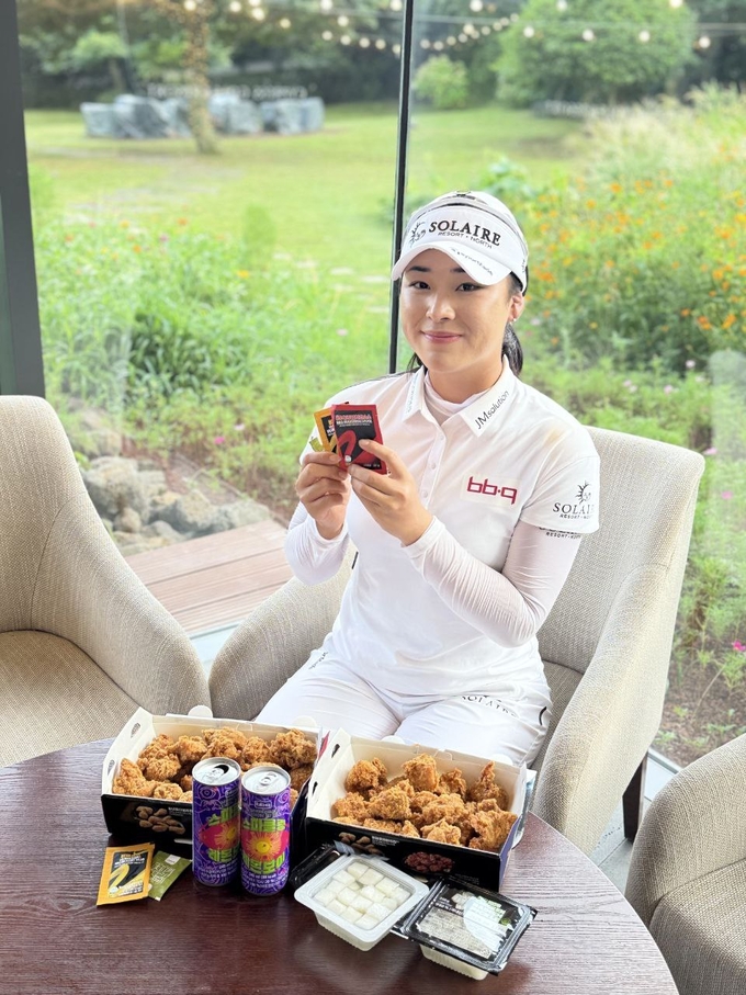 한국 KLPGA 경기에 출전한 윤이나 선수 (제너시스BBQ 제공)