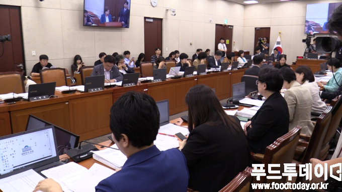 국회 보건복지위원회 전체회의