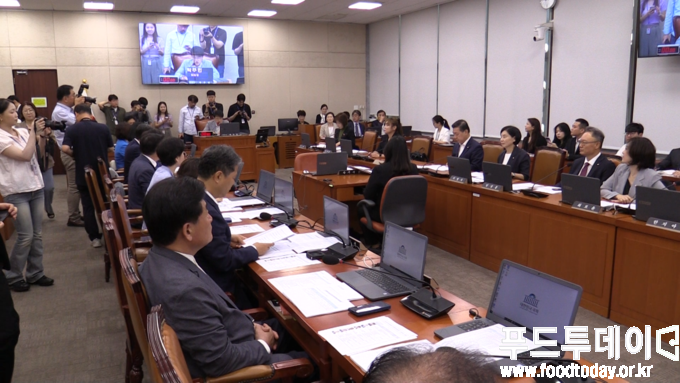 국회 보건복지위원회 전체회의