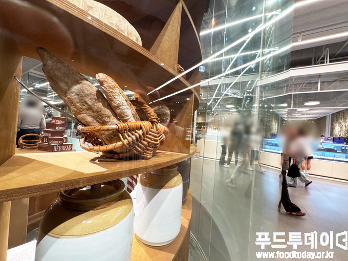 레브레드 팝업스토어