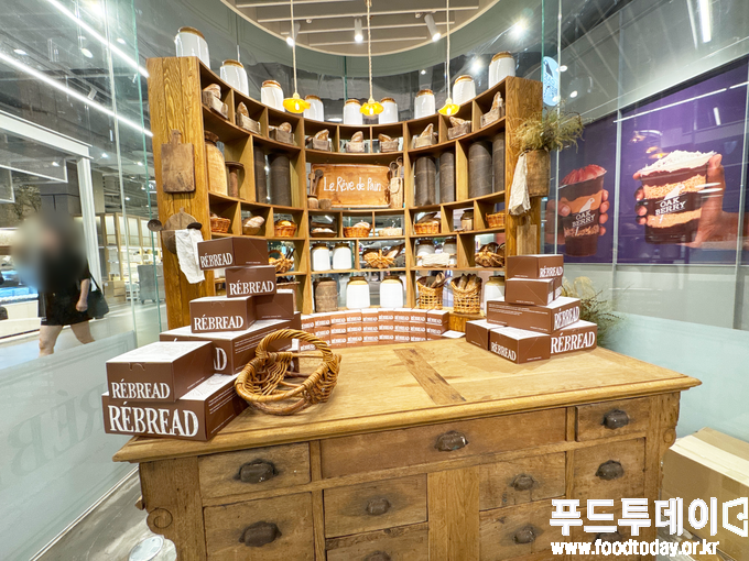 레브레드 팝업스토어