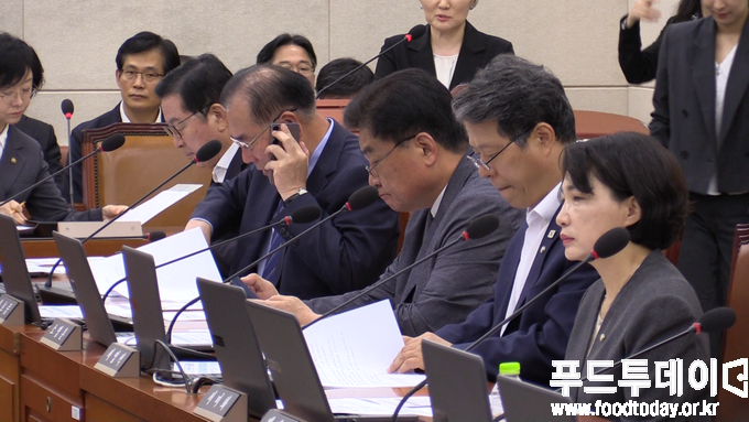 국회 보건복지위원회 전체회의