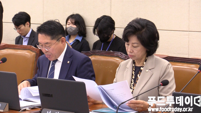 국회 보건복지위원회 전체회의