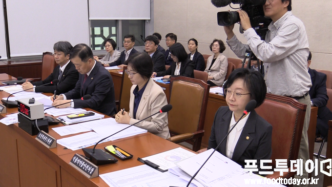 국회 보건복지위원회 전체회의