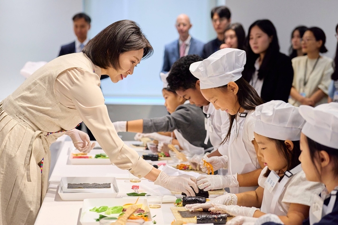 K-푸드 김밥만들기 쿠킹클래스 (한국농수산식품유통공사 제공)