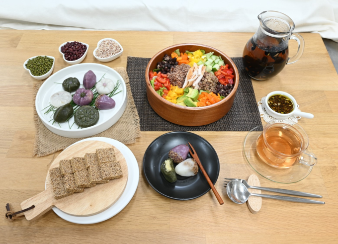 잡곡으로 만든 송편, 다식과 포케 (농촌진흥청 제공)