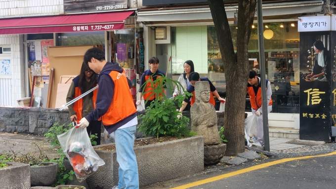 인사동 플로깅 (한식진흥원 제공)