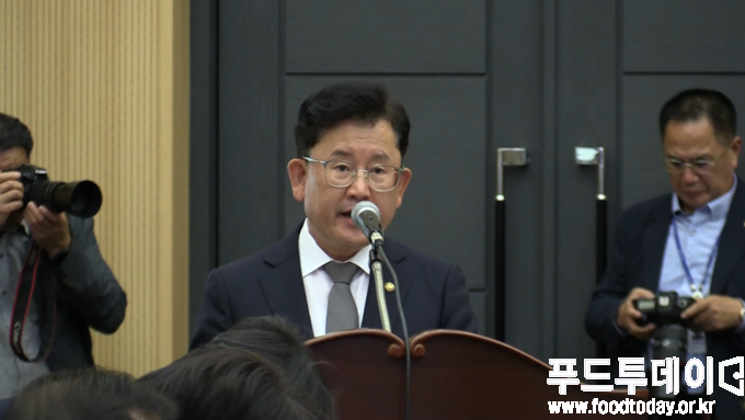 이승돈 농촌진흥청장은 17일 농촌진흥청 본청에서 열린 2025년 농림축산식품해양수산위원회 국정감사에서 업무보고를 하고 있다.
