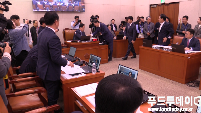 더불어민주당 지도부가 24일 국회 농림축산식품해양수산위원회 국정감사장을 방문했다.