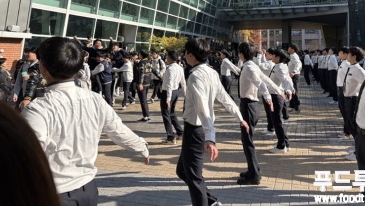 유통업계, 7년 만에 최다...‘황금돼지띠 수험생 모시기’
