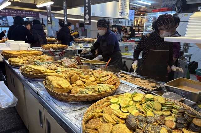 [현장르포]2026 병오년 D-1, 새해 맞이 ‘준비 끝’ 장바구니 인기 품목은?