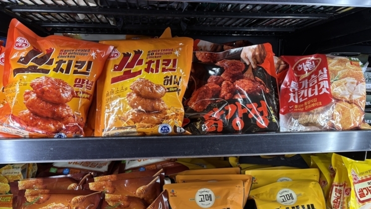 ‘가격.맛.취향’ 모두 잡았다...식품업계, 간편식 치킨으로 배달 수요 정조준