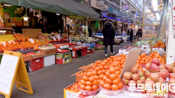 “물가 비싼 이유”…농민은 ‘기후’, 소비자는 ‘유통’ 지목