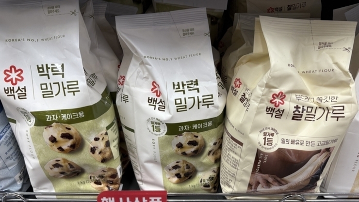 “밀가루 값 더 낮춰라” 주병기 공정위원장 질타에...식품업계, ‘좌불안석’