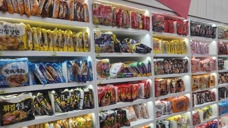 이번엔 과자.라면값이 내릴 차례?...농식품부, 식품업체에 가격인하 요청