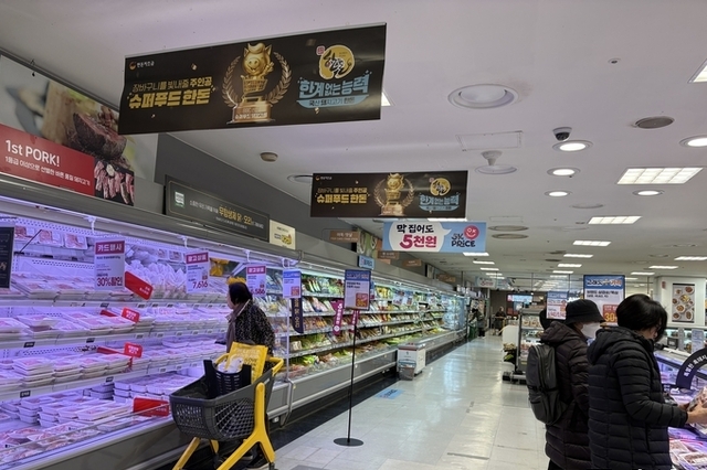 [현장르포] 2016년 물가 그대로...2주차 돌입한 이마트 ‘고래잇 페스타’