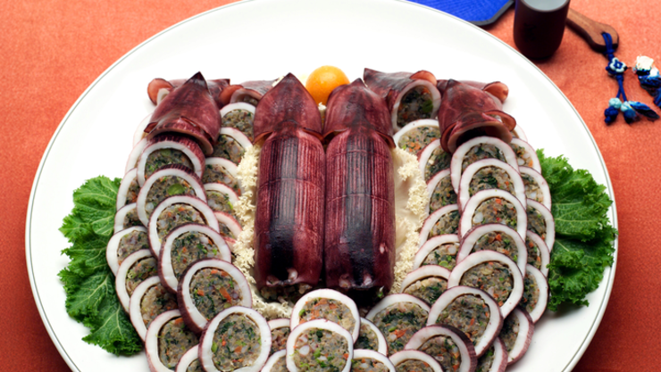 [K-로컬푸드 스토리] 설악산과 동해가 만든 한 접시…속초의 맛 ‘오징어순대’