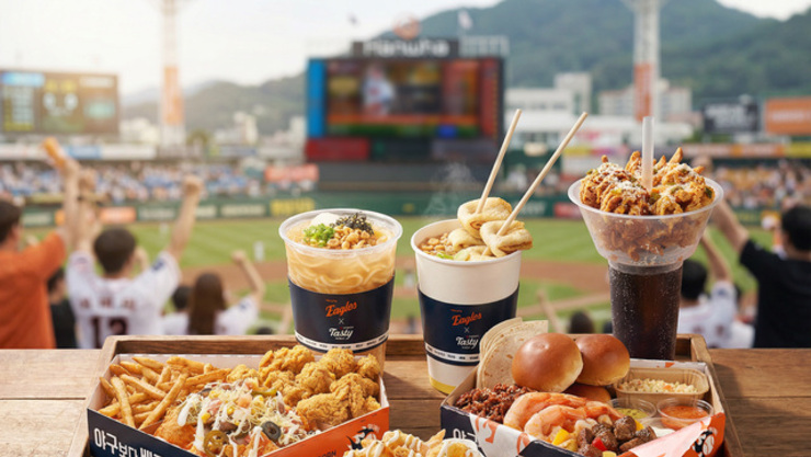 1200만 야구 관중이 곧 매출...유통.식품업계, 먹거리부터 굿즈.팝업 까지 ‘총동원’