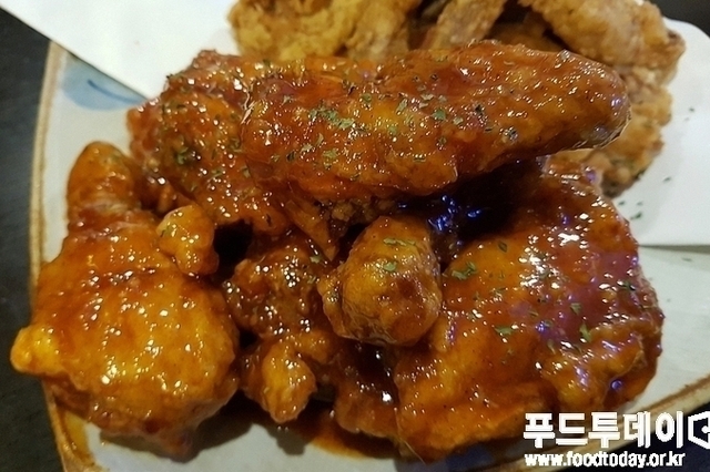 “kg당 6500원 돌파”…‘금(金)닭’ 된 국민 간식, 치킨값 인상 초읽기