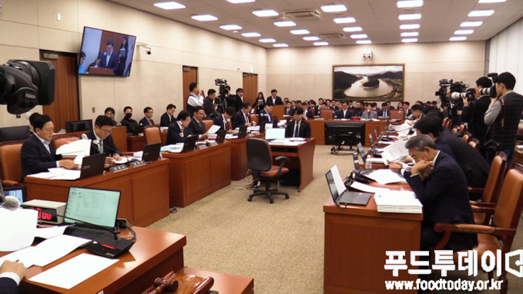 농식품부 ‘전쟁 추경’ 농민 직접지원 7…국회 “장난하느냐” 호통