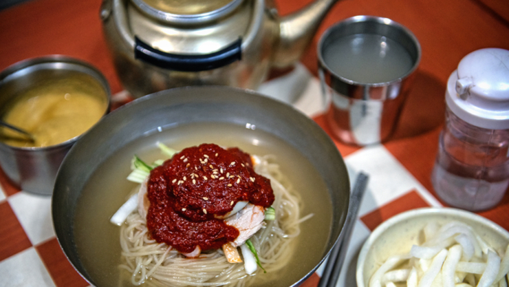 [K-로컬푸드 스토리] 피란민 음식서 부산 대표 먹거리로…밀면, 관광 콘텐츠로 진화